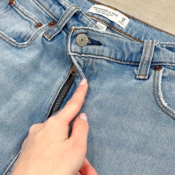 Abercrombie & Fitch The ‘90s Slim Straight Ultra High Rise Asymmetrical Jeans - Picture 4 of 15